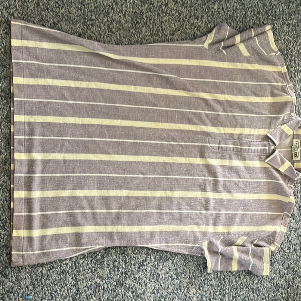 I’m selling a Men button down shirt